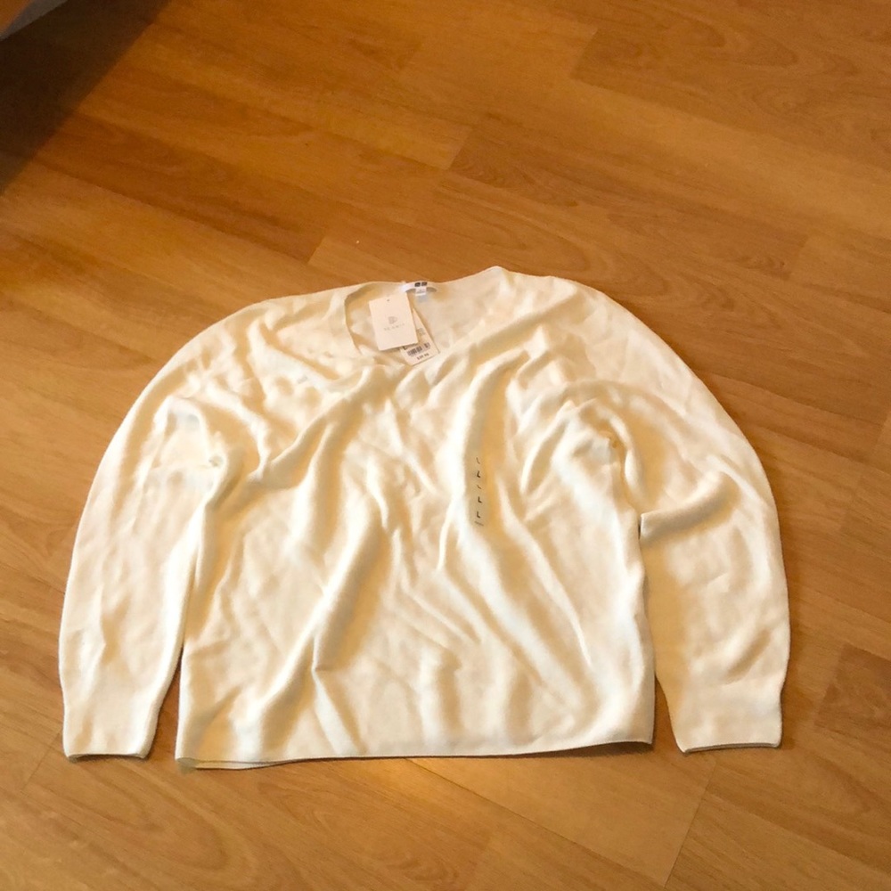 UNIQLO Ivory Cotton V-neck Long Sleeve 3D knit